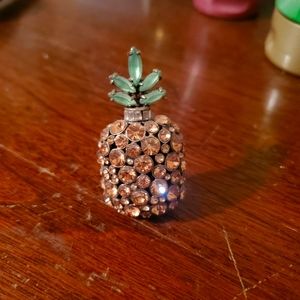 Pineapple pin